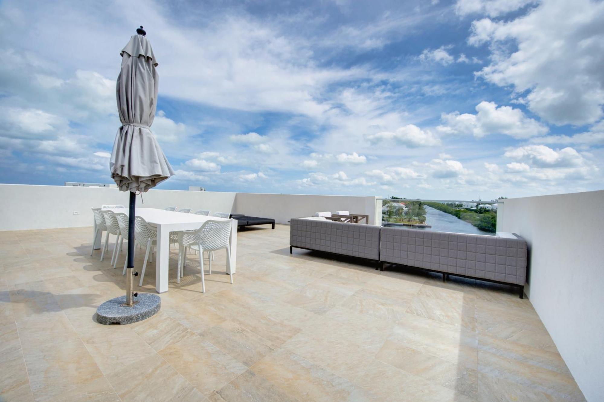 One Canal Point George Town Exterior foto